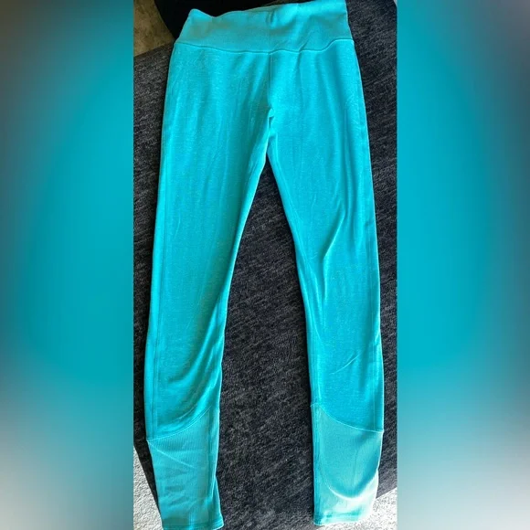 ALO HIGH-WAIST ALOSOFT LOUNGE LEGGING. EUC medium - Picture 6 of 11